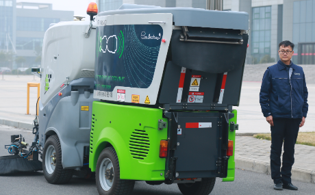 宇通重工正式发布旗下首款纯电动无人驾驶扫路机