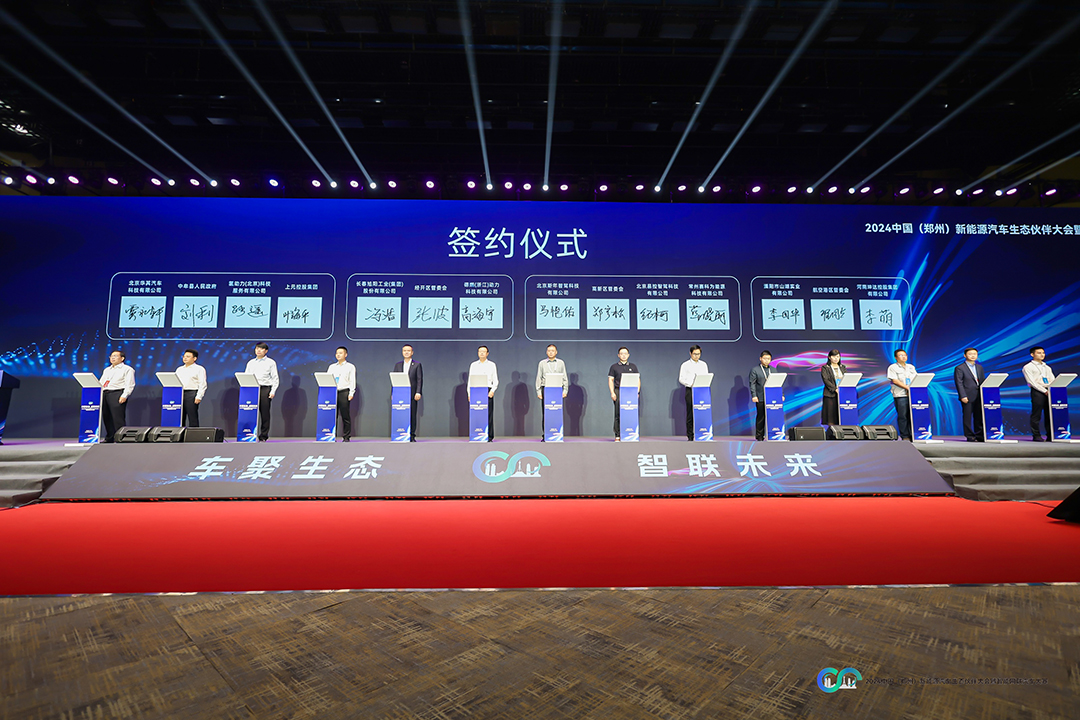 直击郑州新能源汽车生态伙伴大会 | 宇通环卫自动驾驶洗扫车实力“吸睛”！