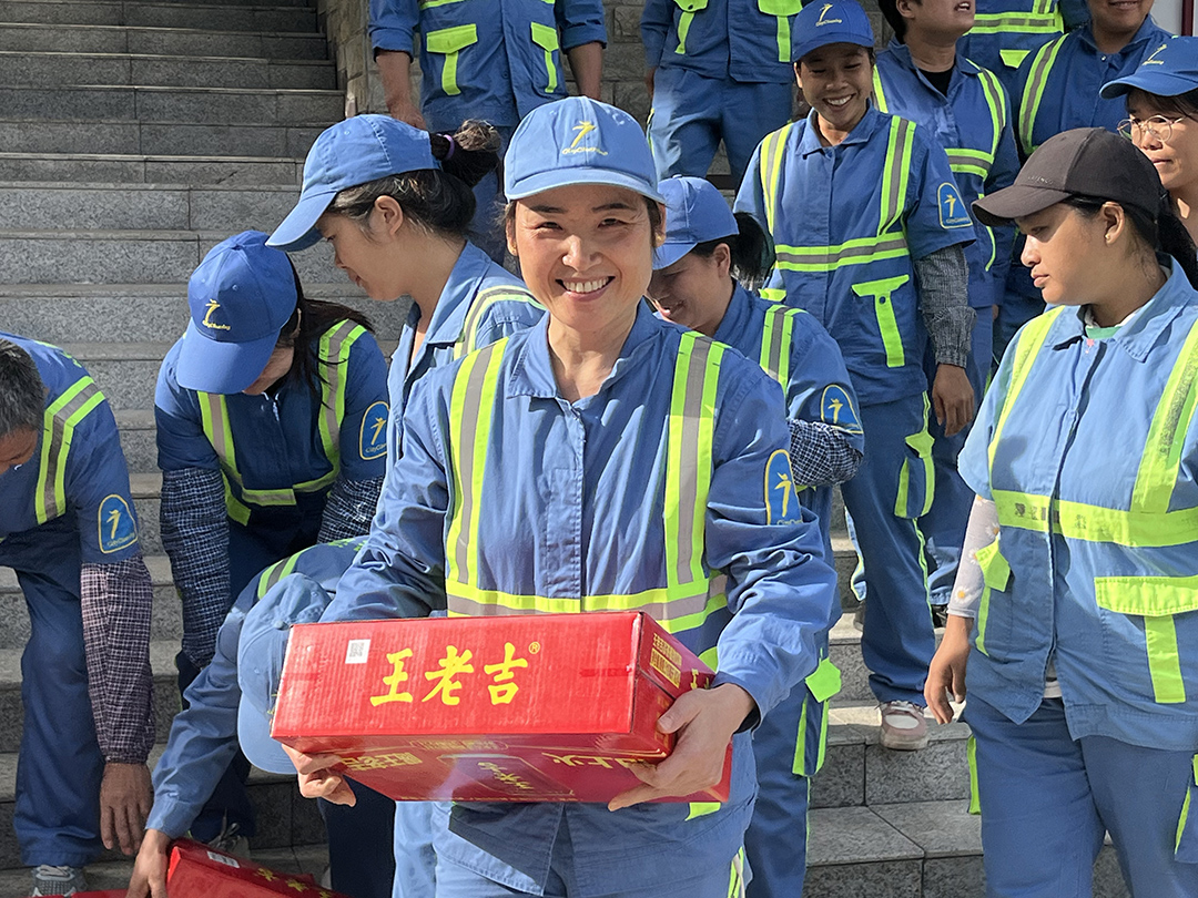 致敬这抹“橙”，温暖这座城！祝所有环卫工人节日快乐！