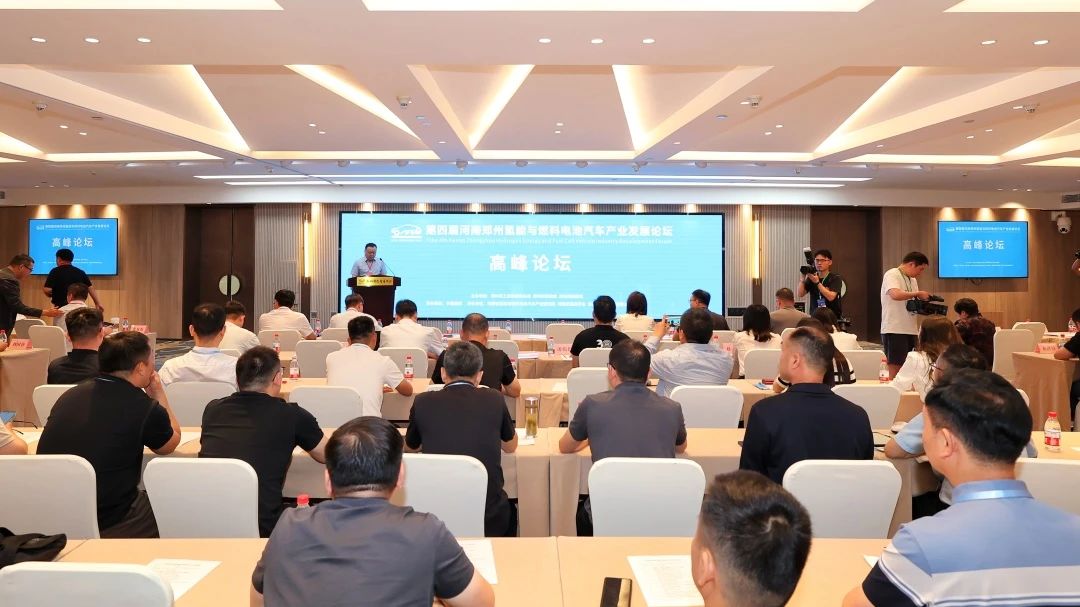 聚行业大势 展环卫风采|宇通重工亮相郑州国际新能源汽车博览会