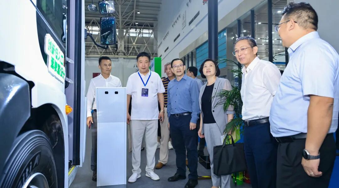 智绘江城新画卷！宇通环卫携城市环境升级方案亮相武汉环卫展