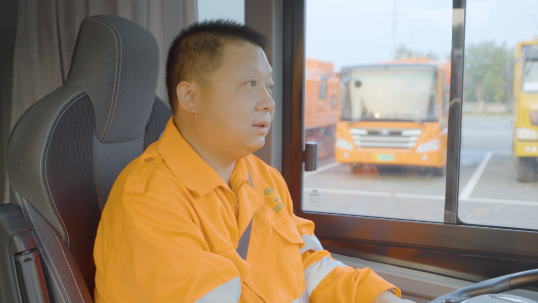 看见TA的名字,致敬不凡坚守!宇通环卫祝所有环卫工人节日快乐! 看见TA的名字,致敬不凡坚守!宇通环卫祝所有环卫工人节日快乐!