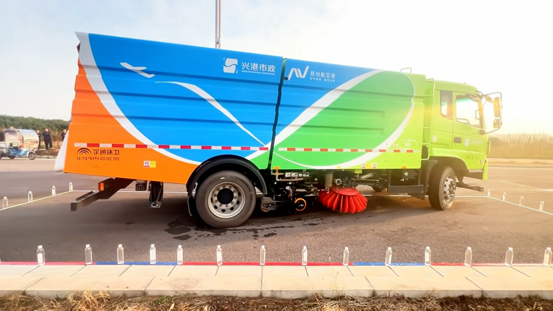 看见TA的名字,致敬不凡坚守!宇通环卫祝所有环卫工人节日快乐! 看见TA的名字,致敬不凡坚守!宇通环卫祝所有环卫工人节日快乐!