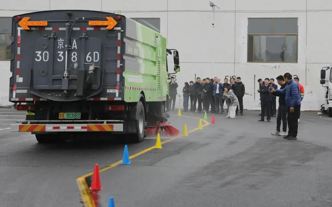 看见TA的名字,致敬不凡坚守!宇通环卫祝所有环卫工人节日快乐! 看见TA的名字,致敬不凡坚守!宇通环卫祝所有环卫工人节日快乐!