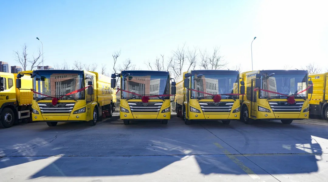 宇通纯电动高速扫路车批量交付天津，助力绿色养护升级！