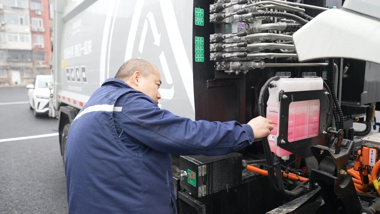 八年匠心護航全國兩會,宇通環衛以高標準交出綠色保障答卷! 八年匠心護航全國兩會,宇通環衛以高標準交出綠色保障答卷!