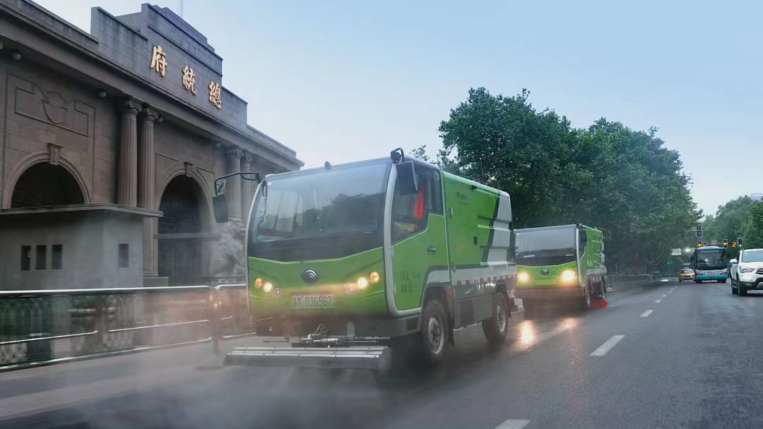 助力南京市垃圾分类收运，宇通环卫7台纯电动自装卸垃圾车顺利交付！