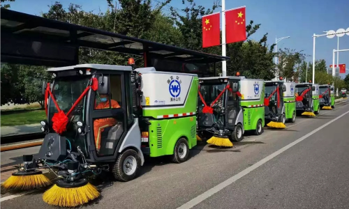 纯电动扫路机批量交付南京，助力当地“无尘街区”建设！